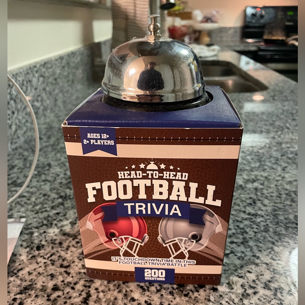 Head-to-head Football Trivia Game ( 50 cards ) 200 QUESTIONS With bell